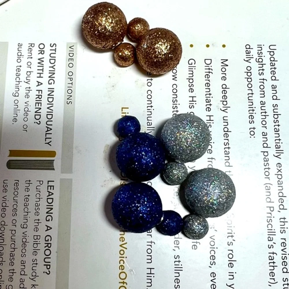Double side glittery earrings in blue